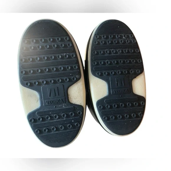 Women's Icon Black  Moon Boots Size 39/41 EU- US 8-9.5 - Picture 8 of 8